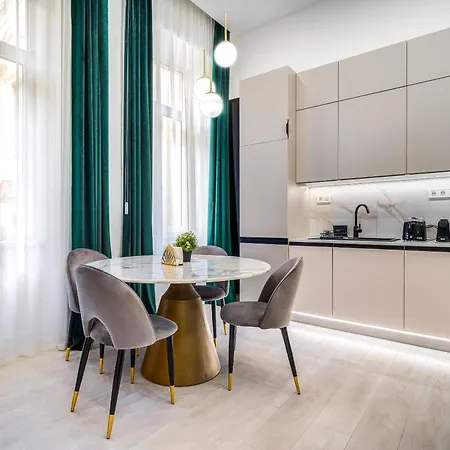 Апартаменты D10 Central Residence